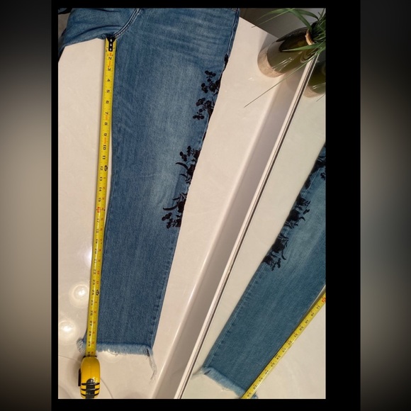 Lucky brand embroidered jeans size 8/29 - Picture 10 of 13